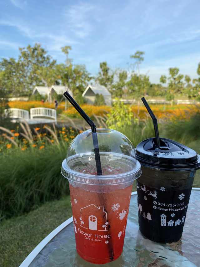 คาเฟ่สวนดอกไม้ 🌸