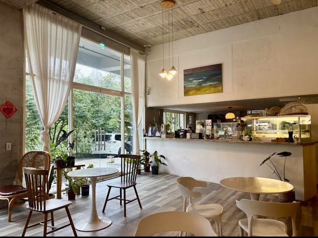 在尖石鄉Tsui Cafe凝望著飄渺山嵐及享受靜謐的午後