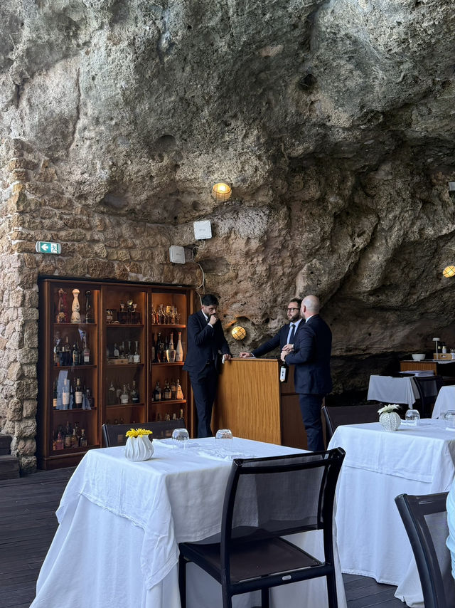 🇮🇹 G R O T T A  P A L A Z E S E  •  a cave restaurant🍴🍒