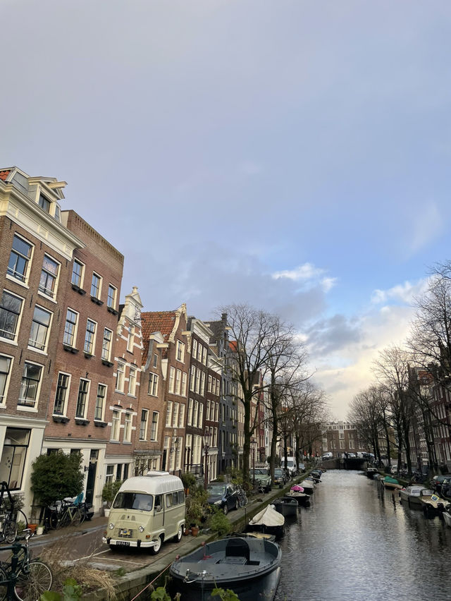 🇳🇱 阿姆斯特丹一日攻略：在水邊城市遇見自由與畫作的靈魂