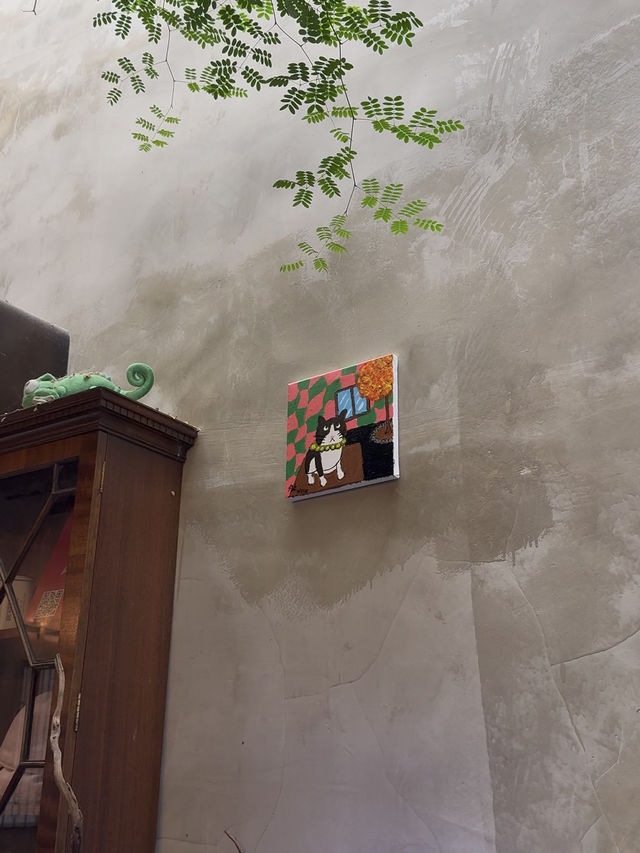 Rustic Vibes, Indoor Trees, and Cat Company: Grind.jb Café in Taman Sentosa