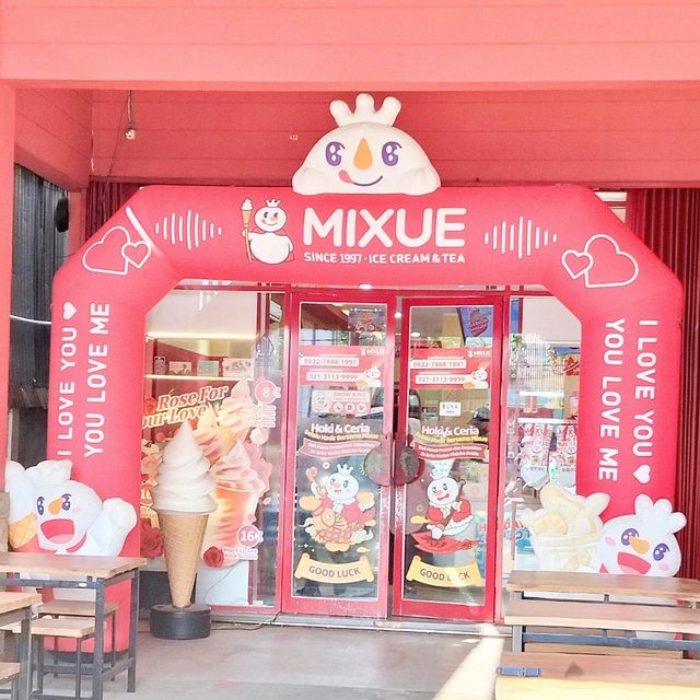The Ultimate Summer Refreshment: Mixue Peach Strawberry Jasmine with Summer Spritz