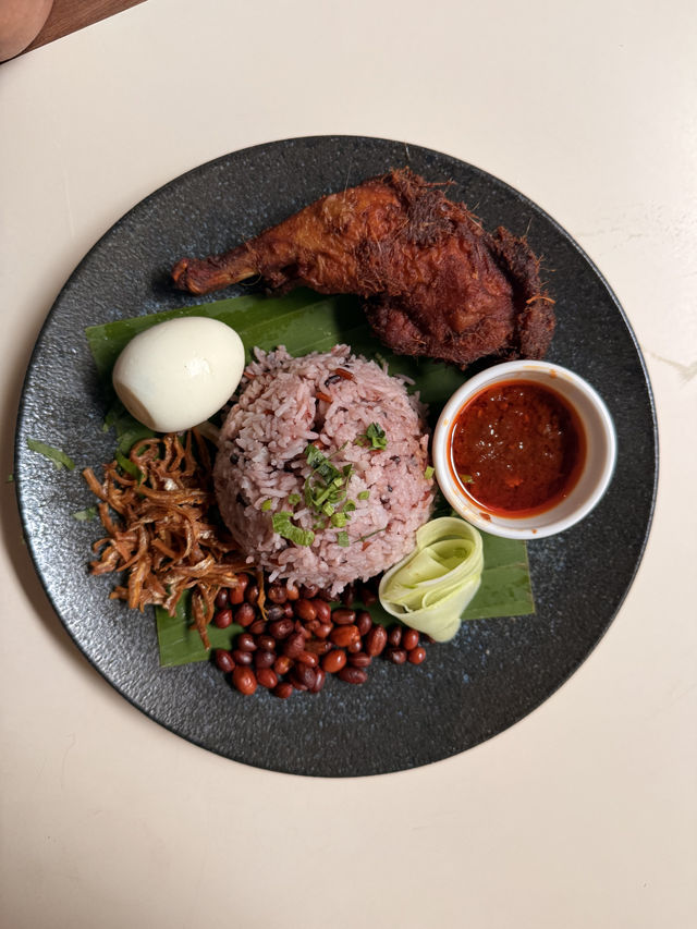Kafe Kleptokrat — อิ่มอร่อยหลากสไตล์ ใจกลางเมือง