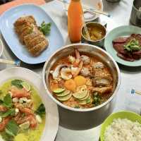 バンコクの学生街・サムヤーンエリアに位置するローカルなお店🇹🇭