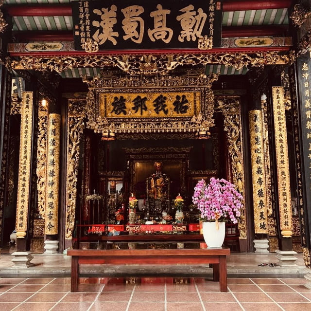 🏯✨ *Jade Emperor Pagoda (Chùa Ngọc Hoàng): Saigon’s Mystical Oasis of Incense & Turtles* 🌿🐢