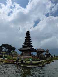 🛕 Reflections in the Mist: A Visit to Ulun Danu Beratan Temple