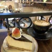 おとぎ話の中に入り込んだようなカフェ「Nitan Coffee’s Tale Pattaya」🇹🇭