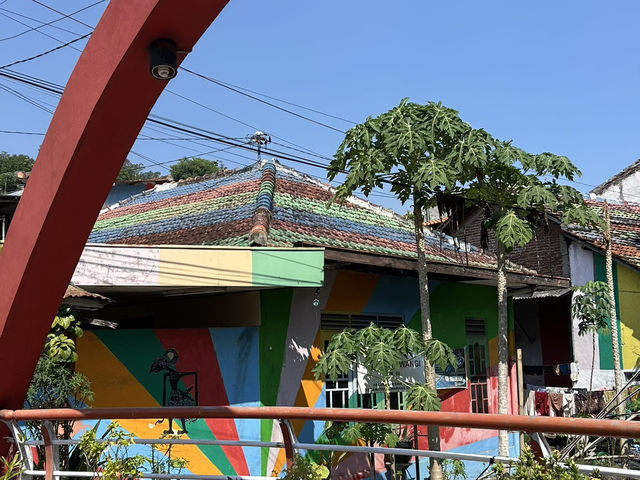 Kampung Pelangi（セマラン虹の村）」おすすめ案内