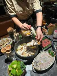 一家以雲南本土野生菌為主打嘅特色火鍋店