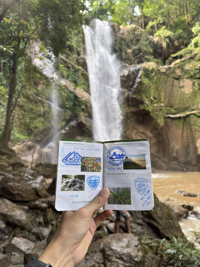 น้ำตกหมอกฟ้า จ.เชียงใหม่ 🌳🌧️🪨💦 น้ำตกหมอกฟ้า จ.เชียงใหม่ 🌳🌧️🪨💦