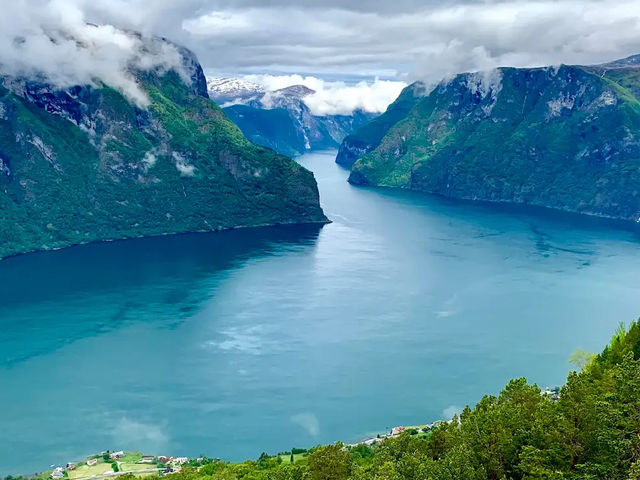 【絶景の宝庫】ノルウェーフィヨルド群で心が洗われる旅🌊✨