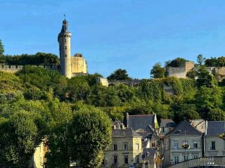 Chinon – A Medieval Gem of the Loire Valley 🏰
