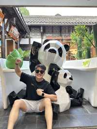 Chengdu’s Kuan Zhai Alley: Where History Meets Modern Buzz
