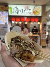 A Must-Try at Tore Tore Market – Odori Dako’s Whole Octopus Takoyaki 🐙🔥