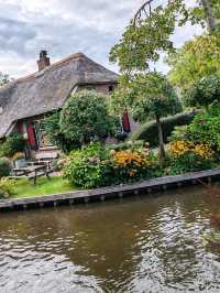 Late Summer Blooms in Giethoorn