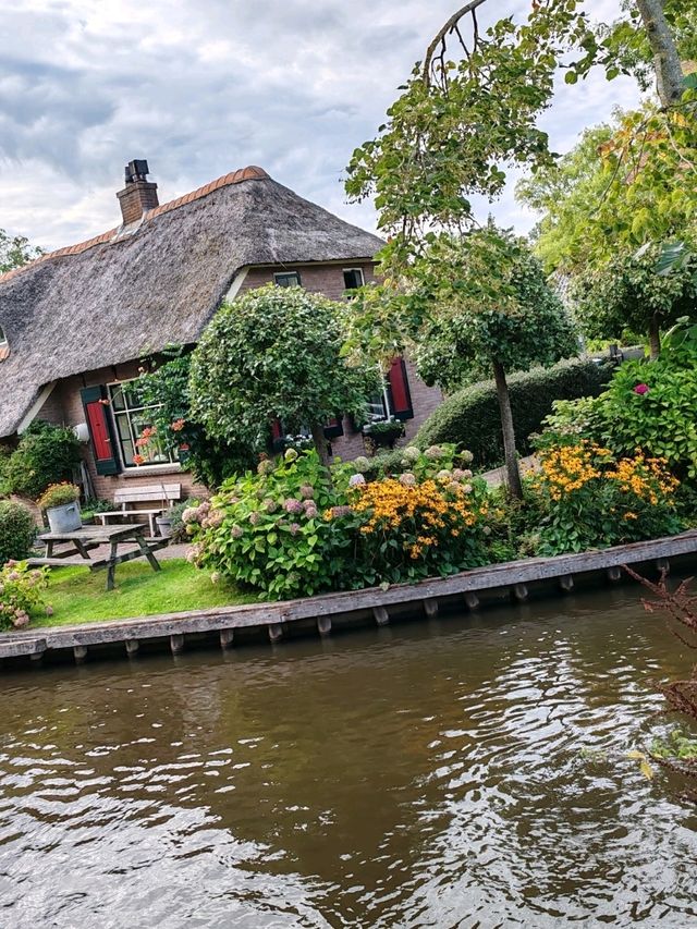 Late Summer Blooms in Giethoorn