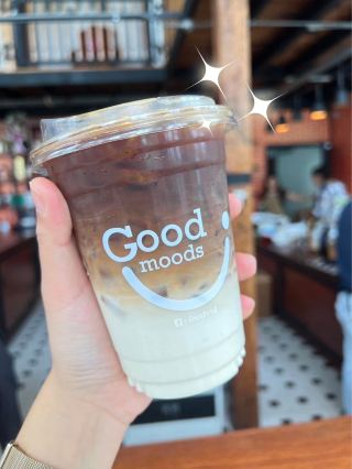 รัตนบุรีคาเฟ่ คาเฟ่สไตล์มินิมอลท่ามกลางทุ่งนา