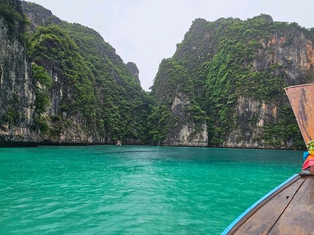 プーケット・ピピ島(マヤ湾)