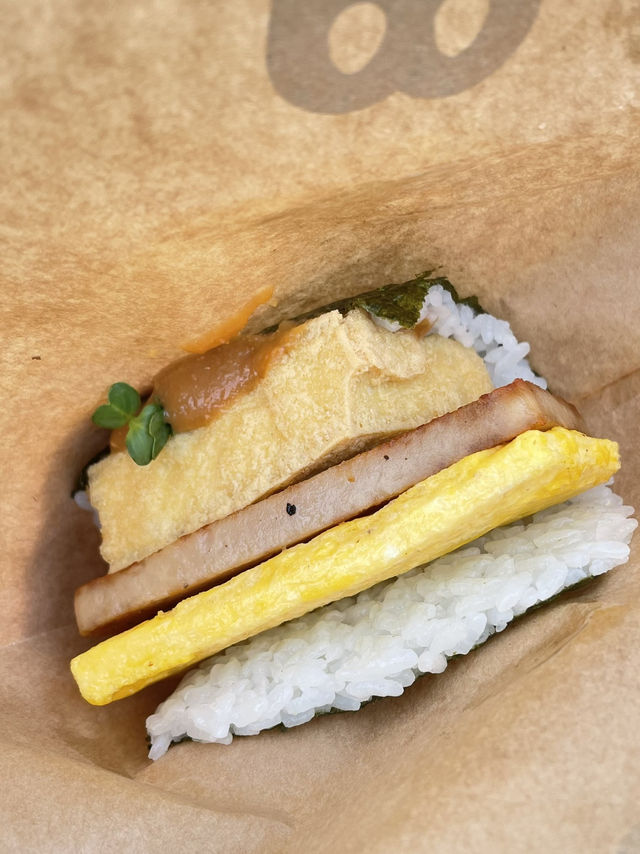 代表沖繩的飯糰，沒吃過等於沒來過！