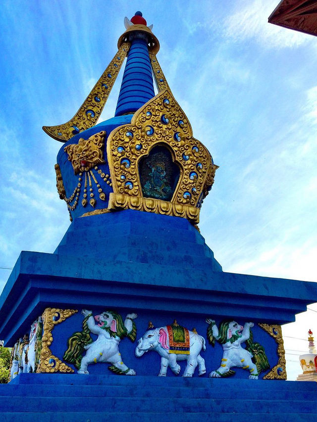 Migjid Janraisig Sum - Big Copper Statue