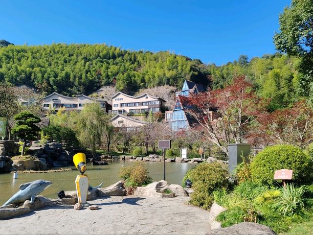 A Mountain Retreat Shrouded by Bamboo