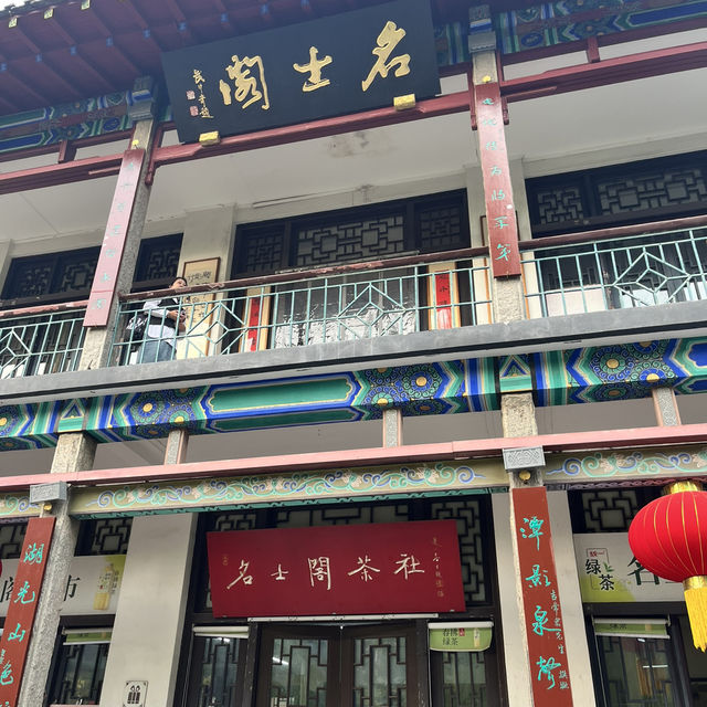 A Relaxing City Oasis — Five Dragon Pool Park A Relaxing City Oasis — Five Dragon Pool Park