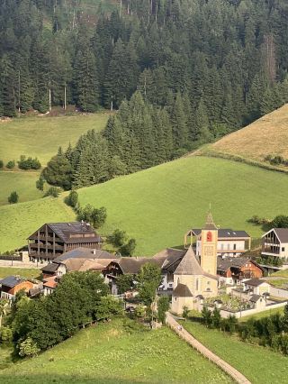 알프스 자락 아래 한적한 하루, 페르카 마을