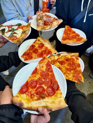 Joe’s Pizza: Сегодня я побуду Питером Паркером 🍕🕷️