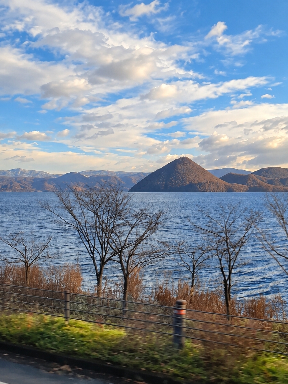 🇯🇵🏔“Some views…are not just beautiful, but they make us want to stop time right there.” 🤍🌿