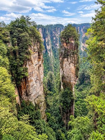 Zhangjiajie in 2 Days: Avatar Mountains & Skywalks ⛰️