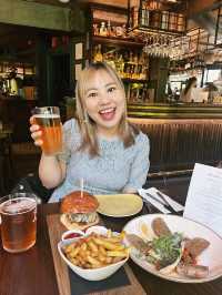 🇬🇧英國倫敦😋郊區酒吧🍻走古典趣味風🥳環境幾好