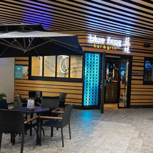 Late Lunch at Blue Frog