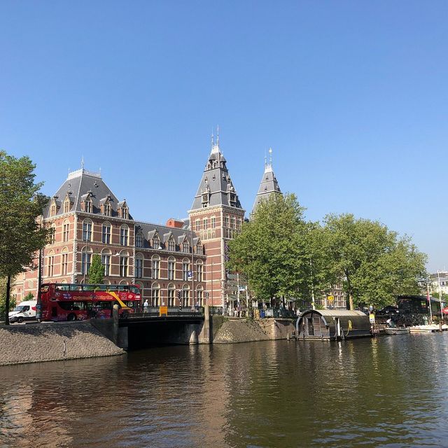 Canals and Culture in Amsterdam