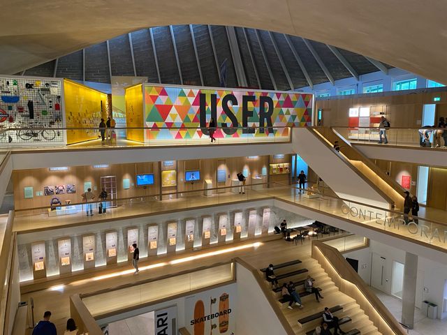 🎨🏛️ Immerse Yourself in Design: The Design Museum in London✨🖌️