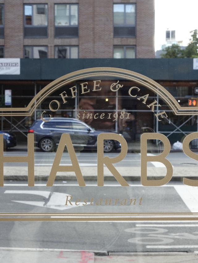 NYC | Tasty fruit cake if Harbs in Soho of NYC 