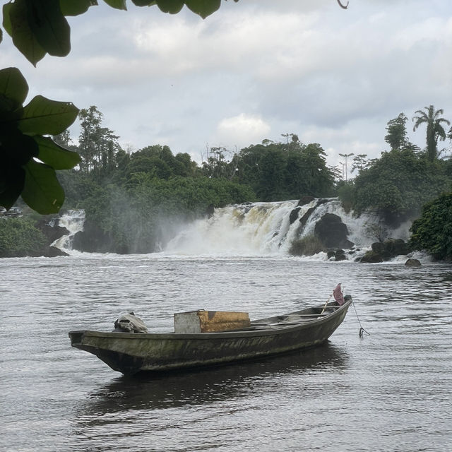 Marvel at the Majestic Chutes de la Lobé 🌊🌴