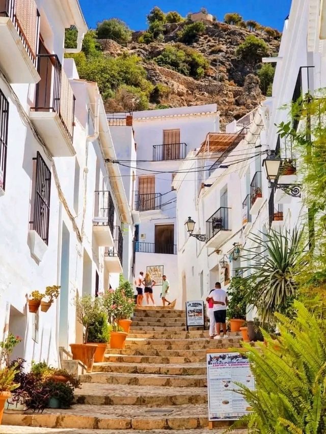 🌿 White Walls, Blue Skies – Frigiliana, Spain