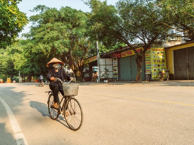 Tam Coc: Vietnam’s Hidden Gem of Limestone Peaks and Peaceful Rice Fields