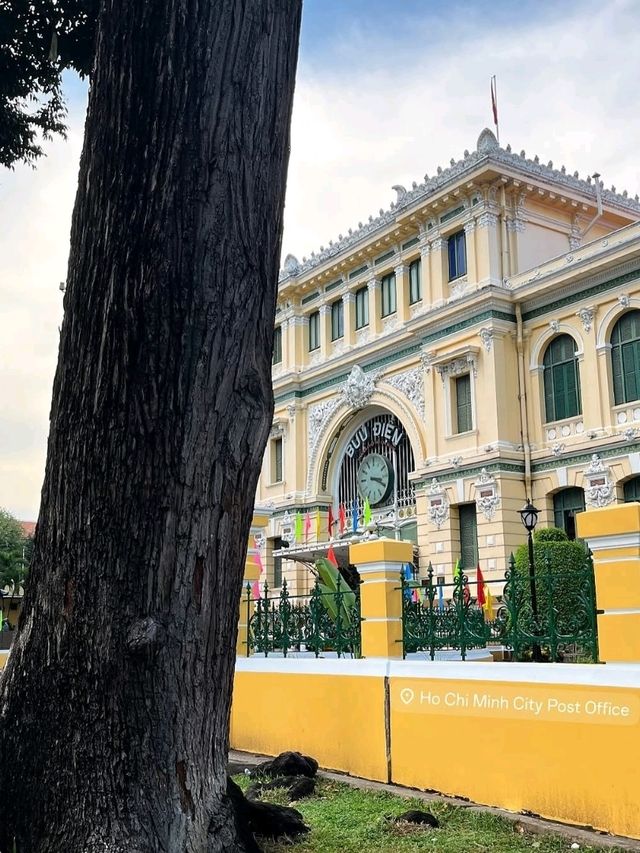 🇻🇳✨ “2 Days in Ho Chi Minh City: Pho, History & Rooftop Views Under $200”