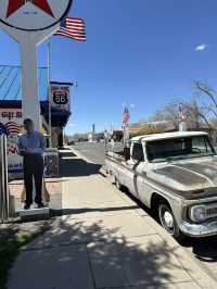 Route 66 Vibes: Ready to time-travel USA via Roadtrip style