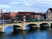 Mittlere Brücke, Basel 🌉✨