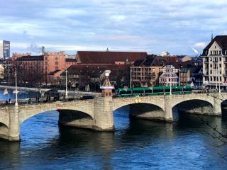 Mittlere Brücke, Basel 🌉✨