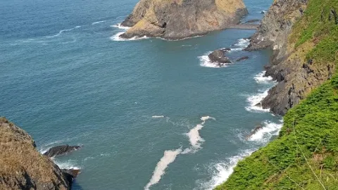 The Pembrokeshire coast path — traveler post in Stackpole