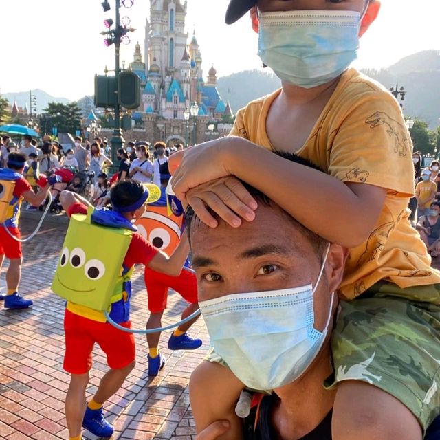 香港迪士尼樂園在等你哦