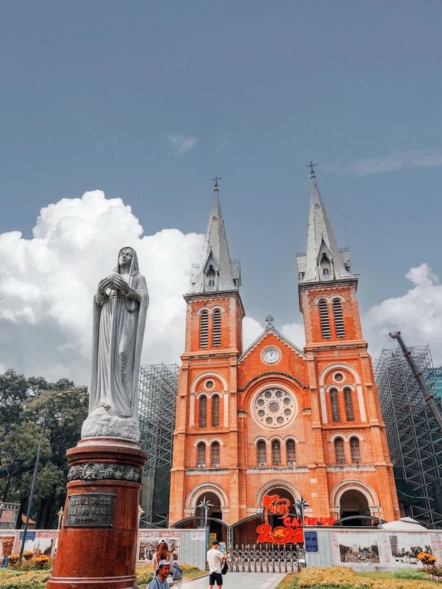 Must-Dos in Ho Chi Minh City! ⛪️🌇