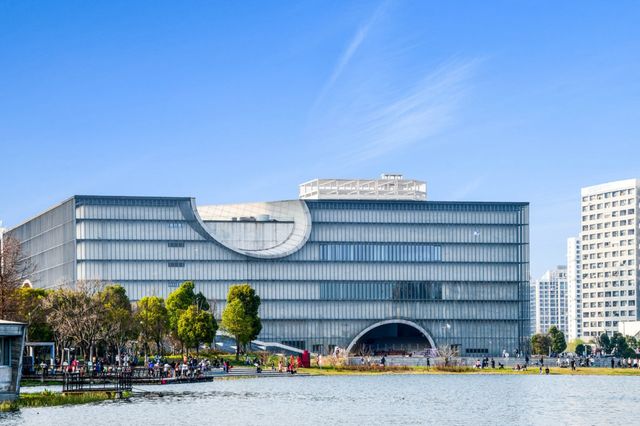 上海保利大劇院位於上海市嘉定區白銀路159號 ，於2010年開始建設， 於2014年9月30日正式投