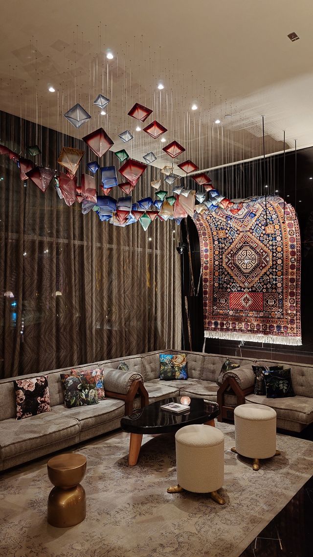 最新的迪拜迈纳塞亚W酒店超酷炫，壯美套房景觀無敵