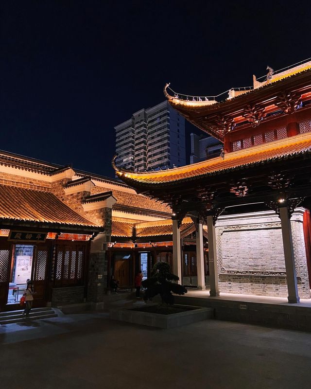 南昌旅遊：萬壽宮歷史文化街的夜色之美與古城韻味