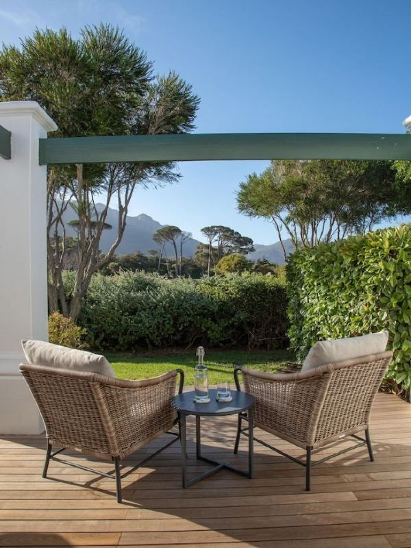 🍇✨ Cape Town Charm: Luxe Vineyard Stays 🏨🍷