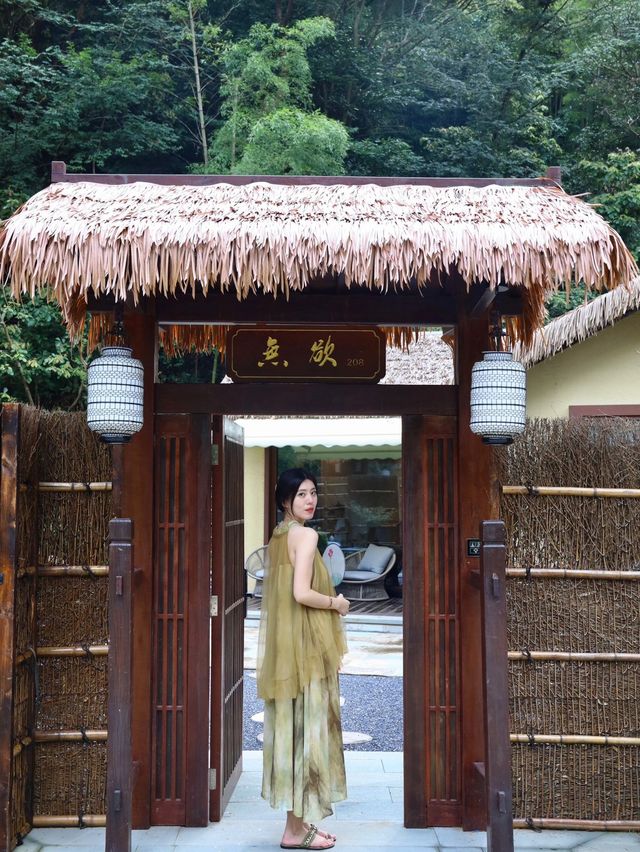 隱秘在山林深處的桃源居所。